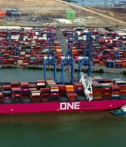 Update: One Apus container ship now back in Japan after container collapse